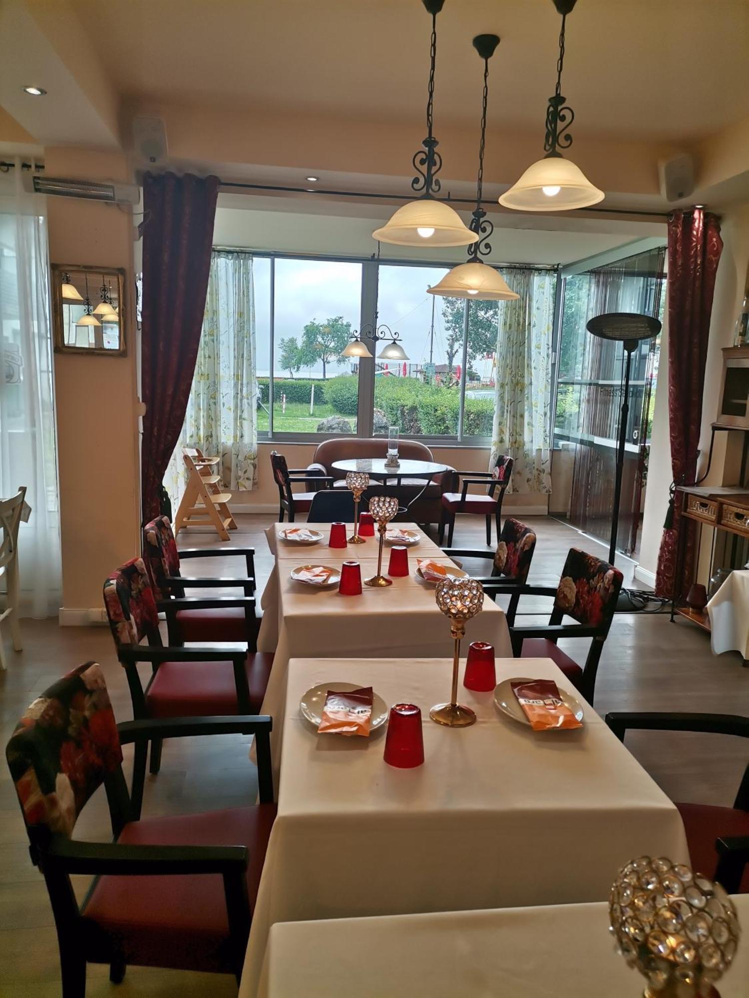 Hotel Al Faro Lodge Am See Подерсдорф-ам-Зе Екстер'єр фото