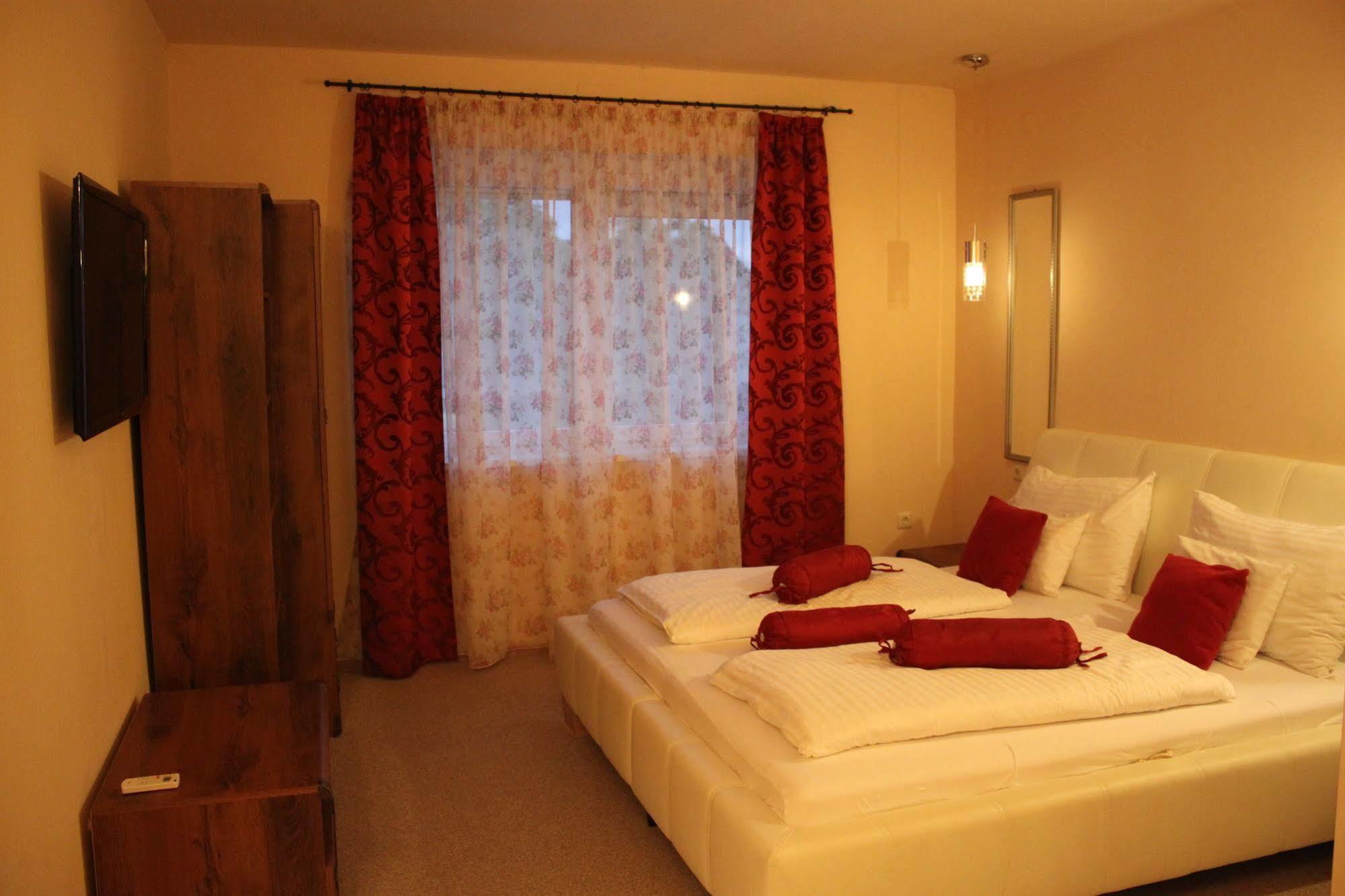 Hotel Al Faro Lodge Am See Подерсдорф-ам-Зе Екстер'єр фото